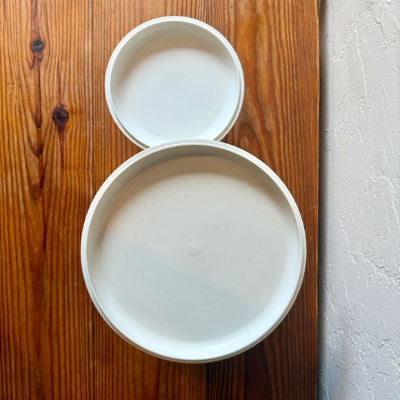 Vintage Tupperware 3-Tier Pedestal Stand – Modular Cake and Serving Display - Picture 2 of 15